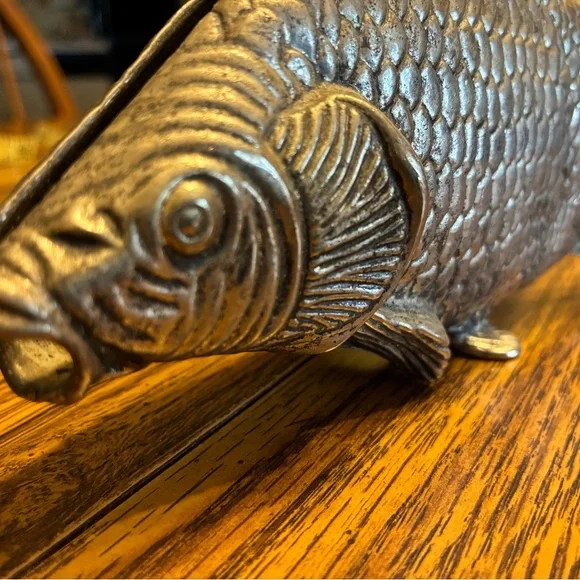 Vintage Silver-Plated Carp Regal Fish Design Menu Card Stand & Letter Organizer - Picture 6 of 7